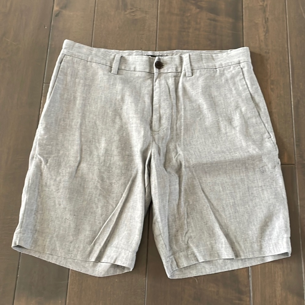 Banana Republic 32’ linen blend shorts